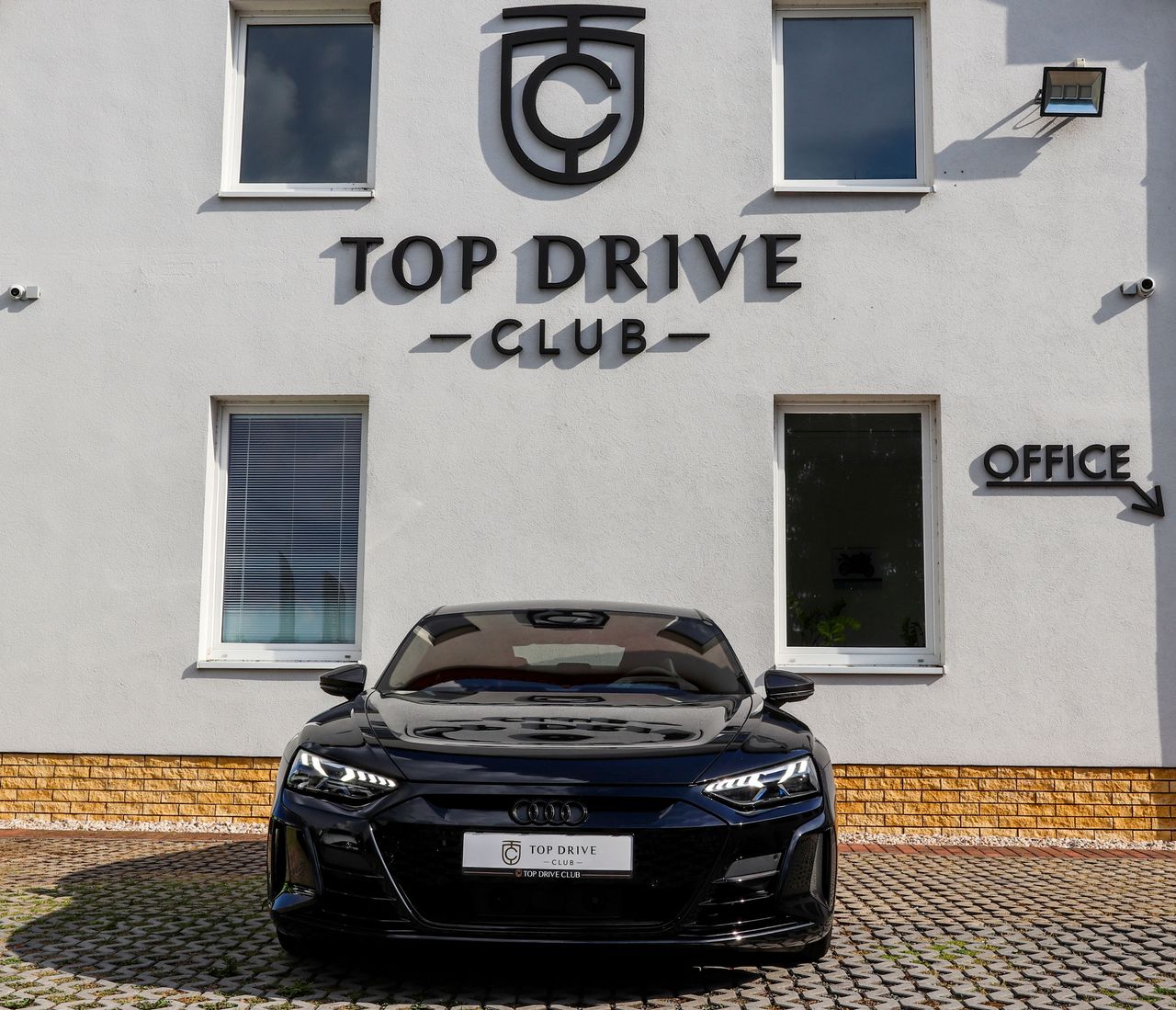 Audi RS e-tron GT/440kW/Masáž/HUD/Noční Vidění SKLADEM