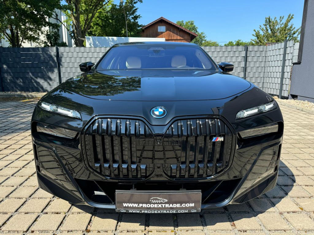 BMW M760e xDrive Full Options *IN STOCK*