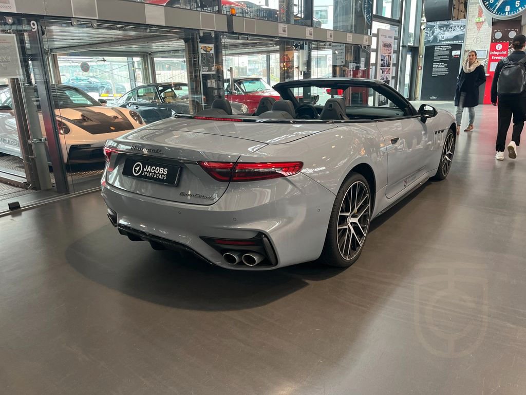 Maserati GranCabrio 3.0 V6 Trofeo Auto *Maserati Köln*