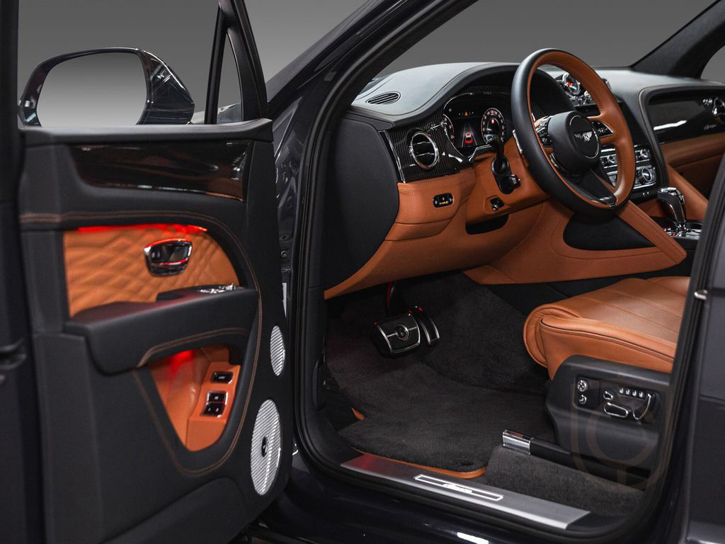 Bentley Bentayga Azure V8 |Black Line|Touring Spec|22" T