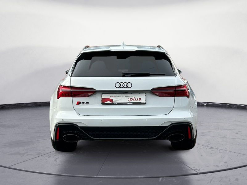Audi RS6 Avant 4.0 TFSI quattro tiptronic Anhängevor.