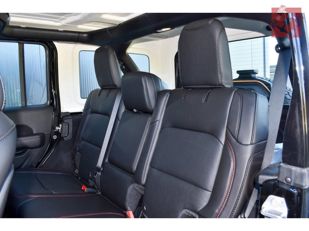 Jeep Wrangler Unl. Rubicon 2.0l US Stoßstange 285 AT