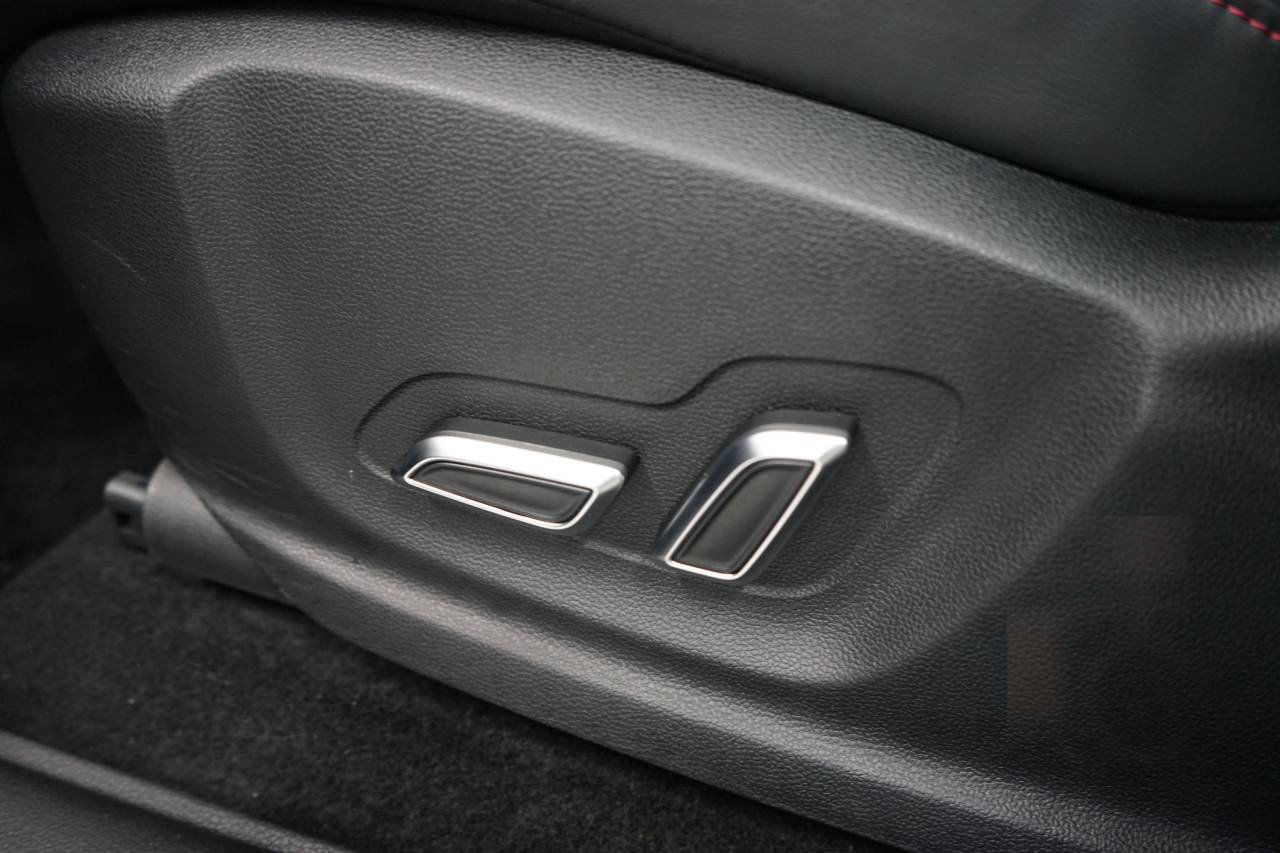 MG EHS Plug-In Hybrid Luxury 1