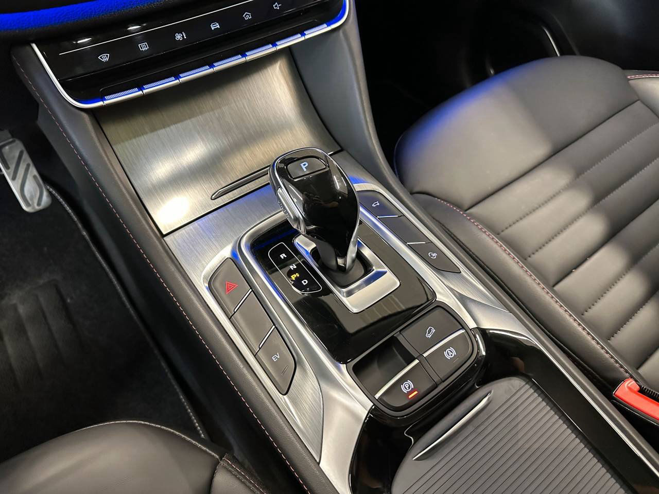 MG EHS PLUG-IN HYBRID LUXURY