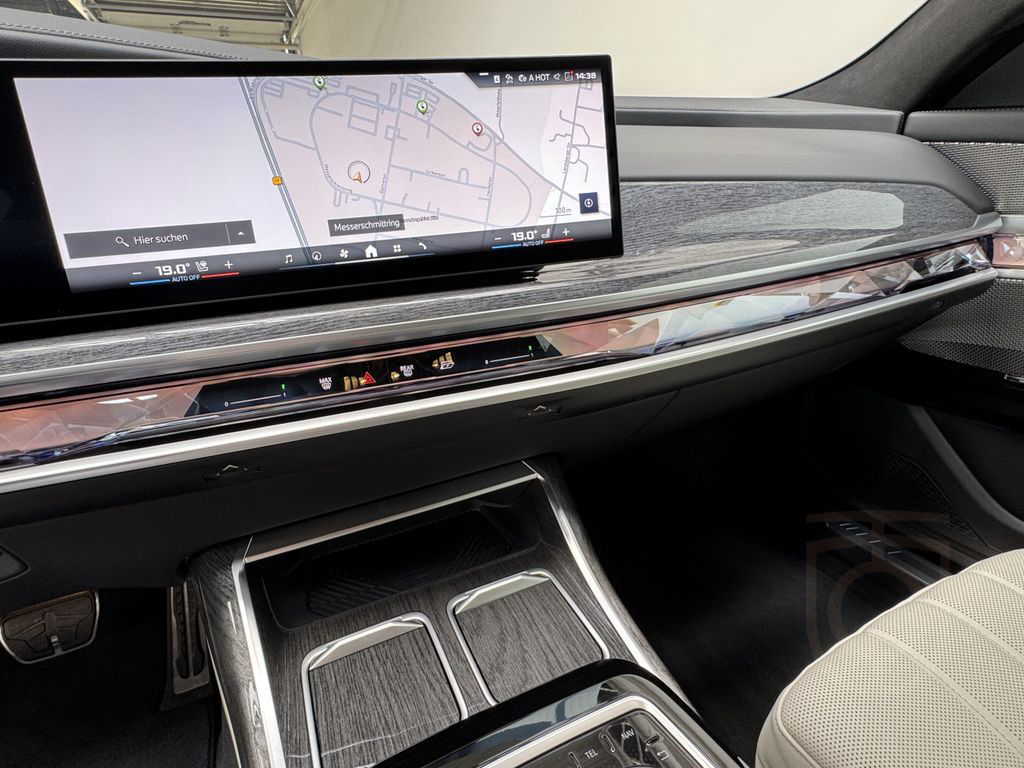 BMW M760 e xDrive Pro Executive Lounge Massage/Lüft.