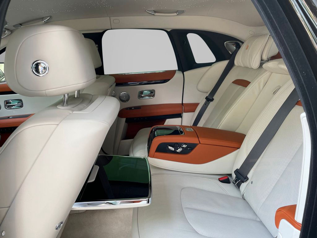 Rolls-Royce Ghost Amber Roads 1 of 12