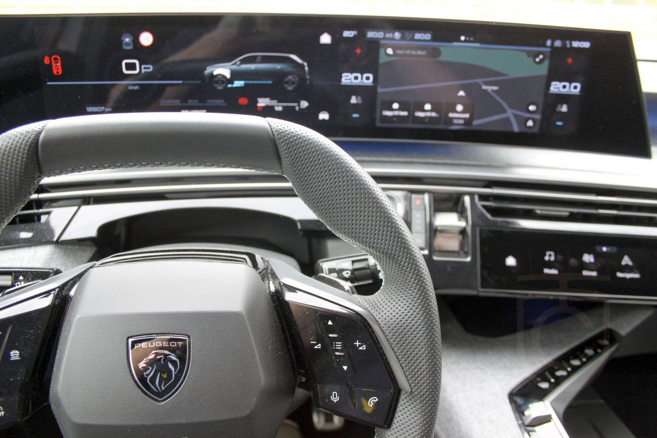 Peugeot 5008 GT HYBRID
