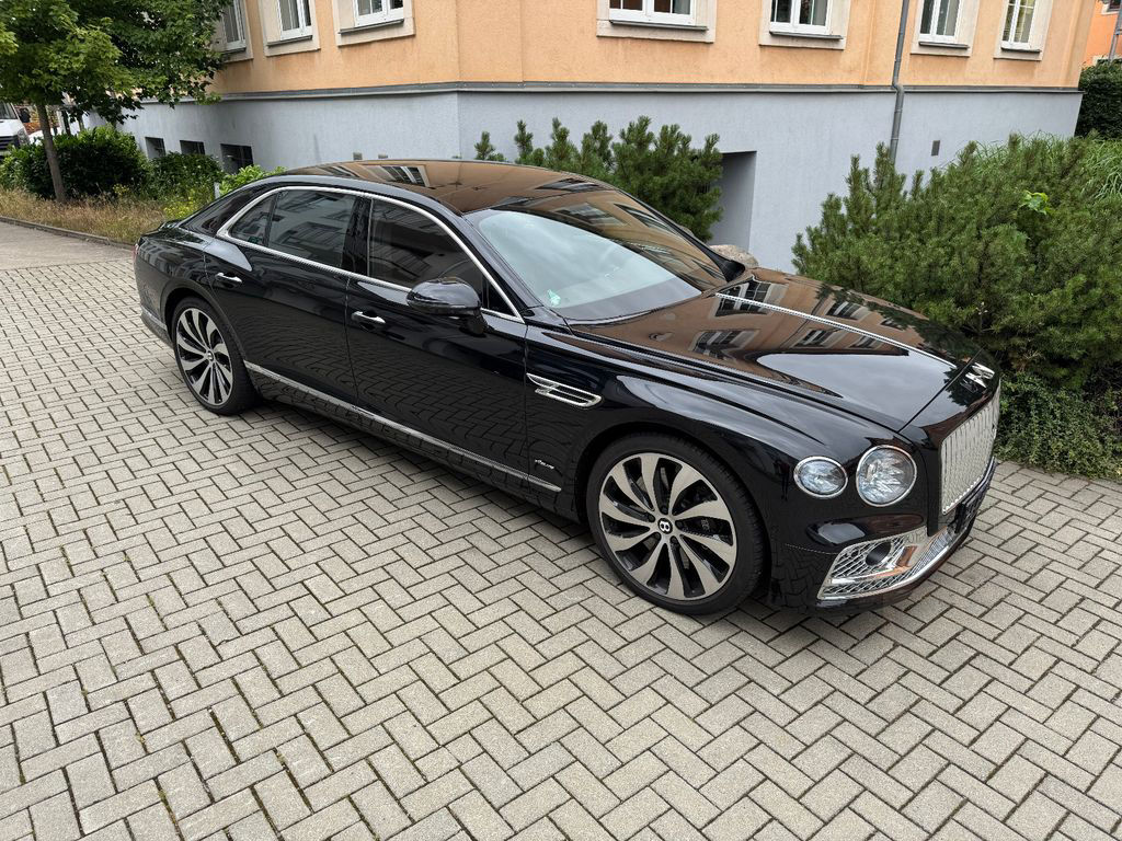 Bentley Flying Spur V8 Mulliner/Rotating/RearTV/DynamicR