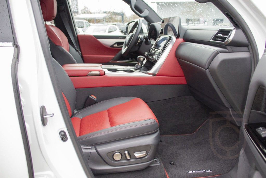 Lexus LX 600 F SPORT