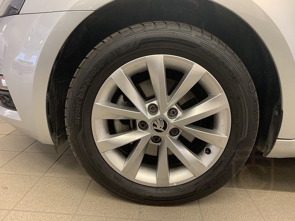 Skoda Octavia Kombi Ambition 1.0 TSI 115 drag och värmare