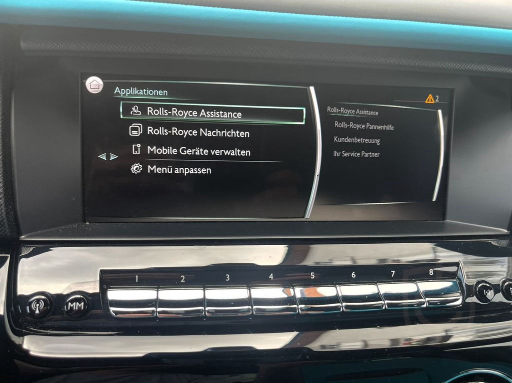 Rolls-Royce Cullinan Bespoke HUD TV