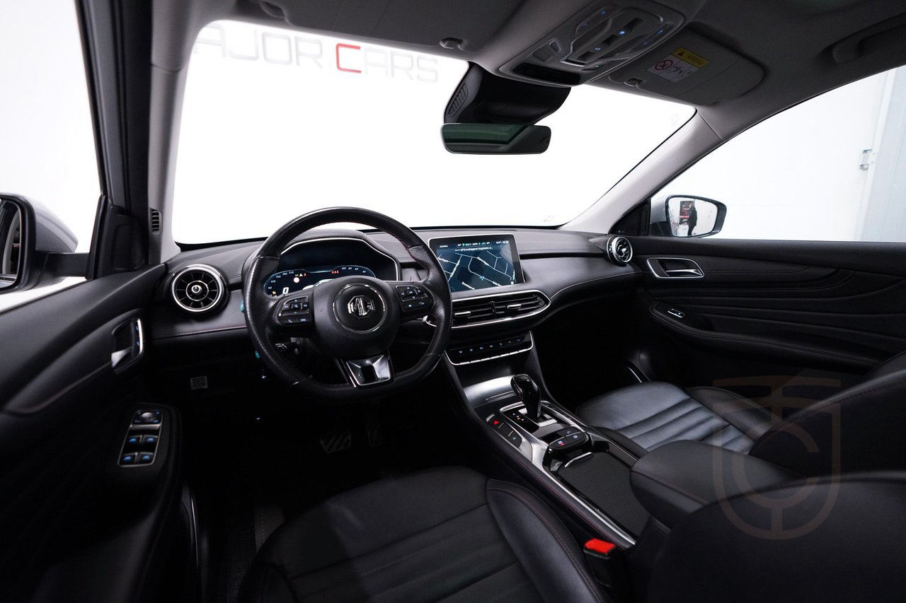 MG EHS PHEV Luxury Cockpit Pano 360°