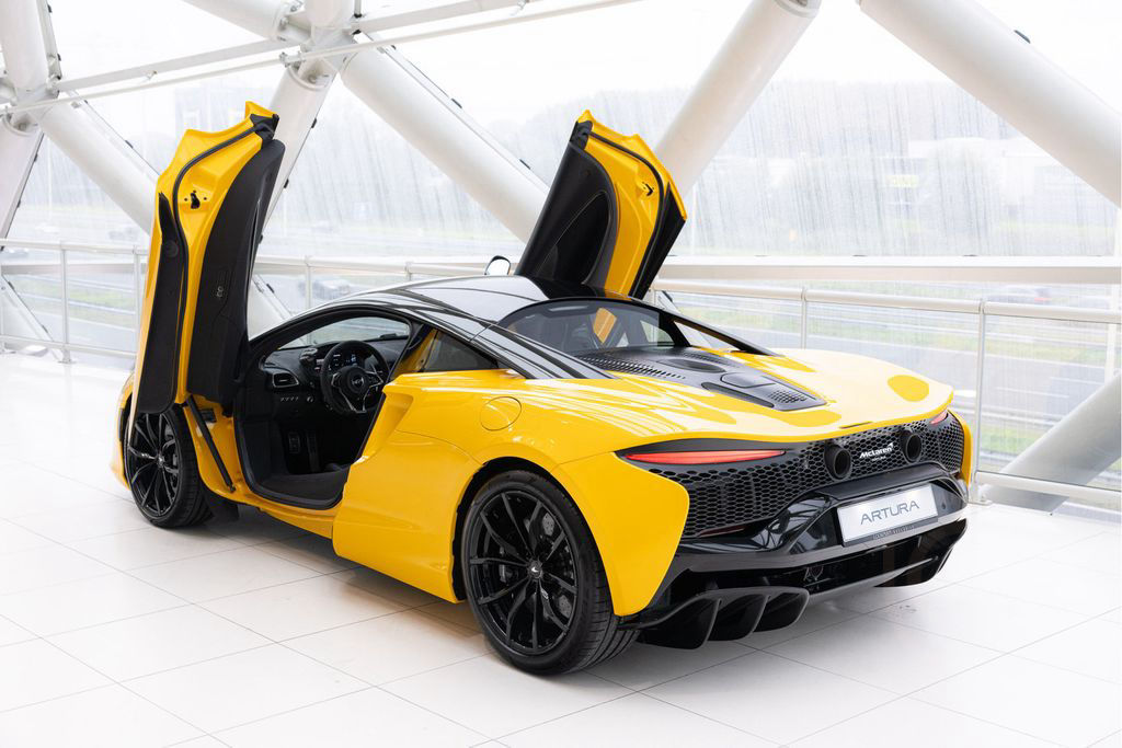 McLaren Artura 3.0 V6 Plug-in | 680pk | Volcano Yellow |