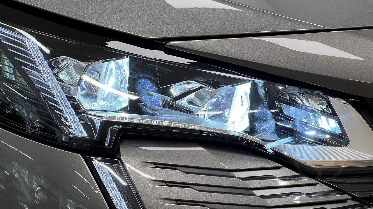 Peugeot 5008 GT 1.2 PureTech 130 EAT Black Edition