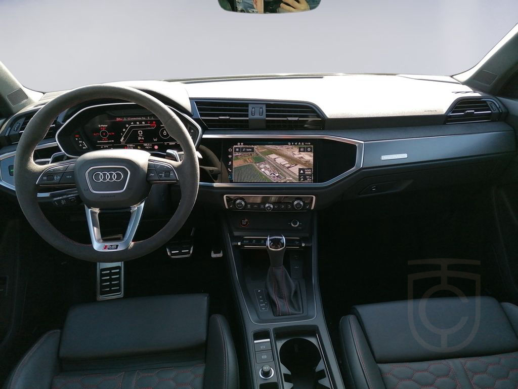 Audi RS Q3 S tronic PANO+MATLACK+280VMAX+AHK+KERAMIK
