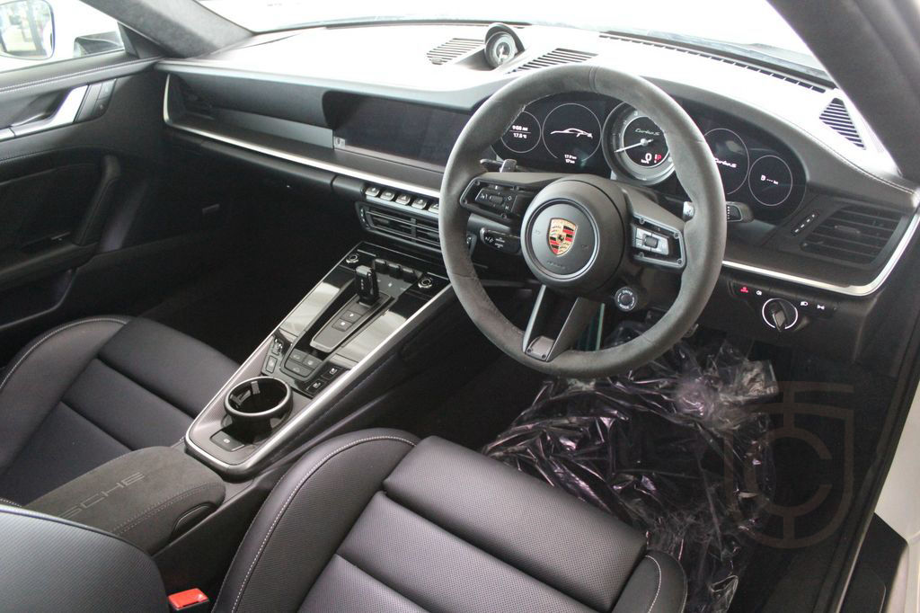 Porsche 992 Turbo S RHD/Sportabgas/SportDesign/GDach/SWA