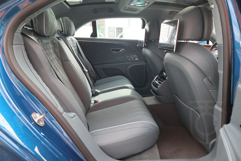 Bentley Flying Spur Azure Hybrid *NAIM*RSE*TV*