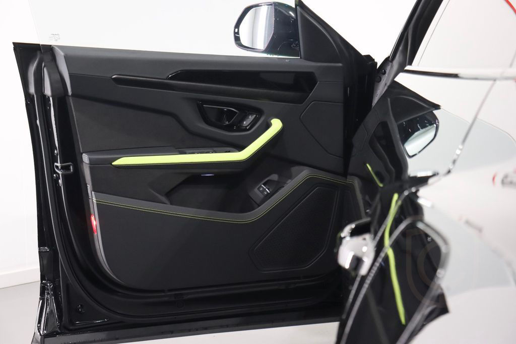 Lamborghini Urus 4.0 V8 PHEV SE