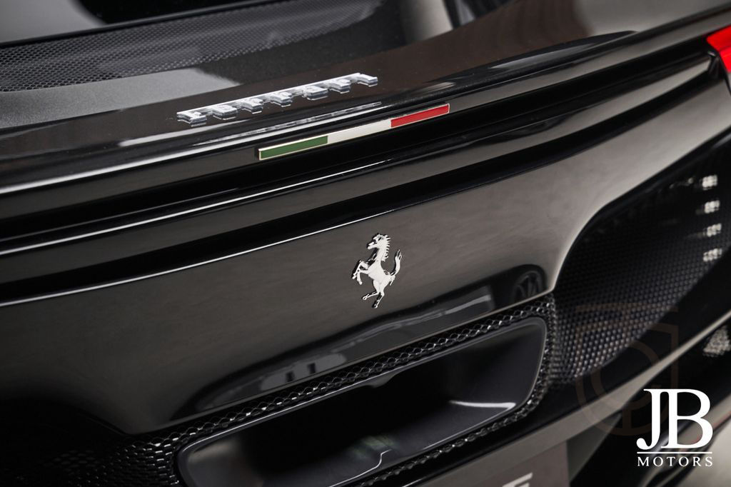 Ferrari 296 GTS Nero Daytona LIFT JBL CARBON SURROUND