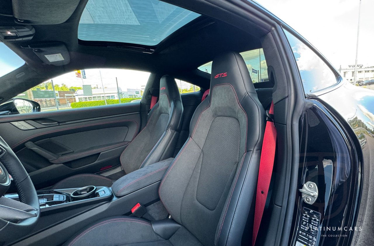Porsche 911 992.2 Carrera 4 GTS