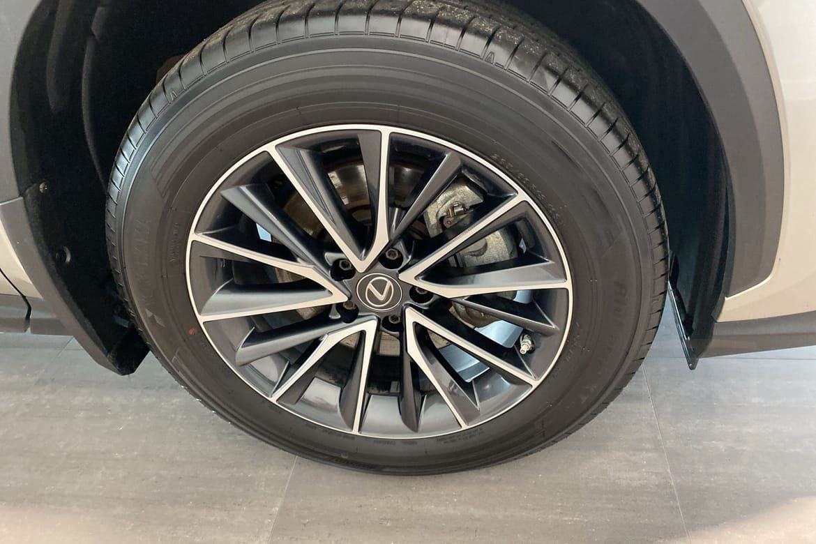 Lexus NX 350h AWD Business