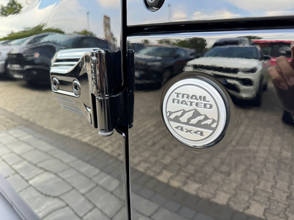 Jeep Wrangler 2.0 Unlim. Sahara Umbau Hoch + Breit SK