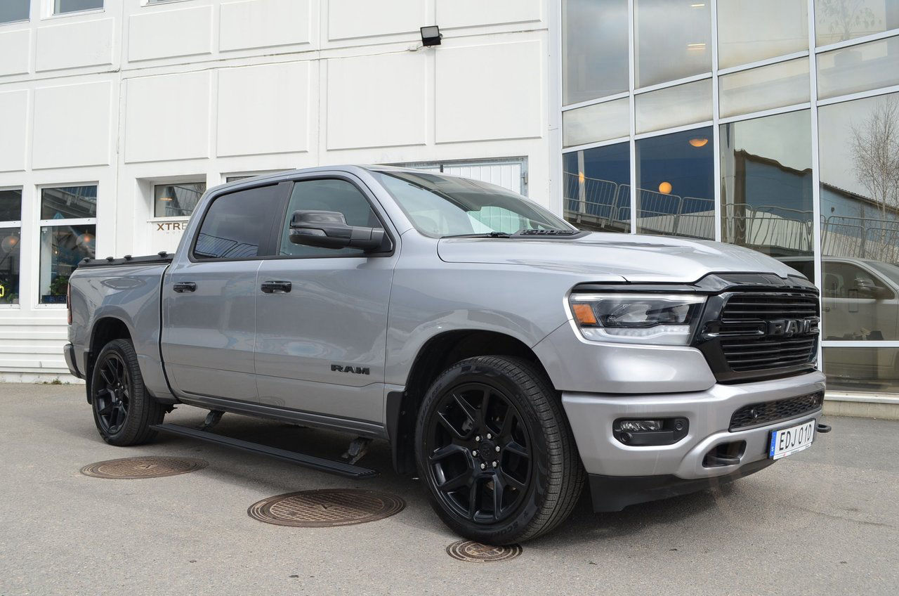 Dodge RAM 5.7 V8 HEMI AWD Laramie Black
