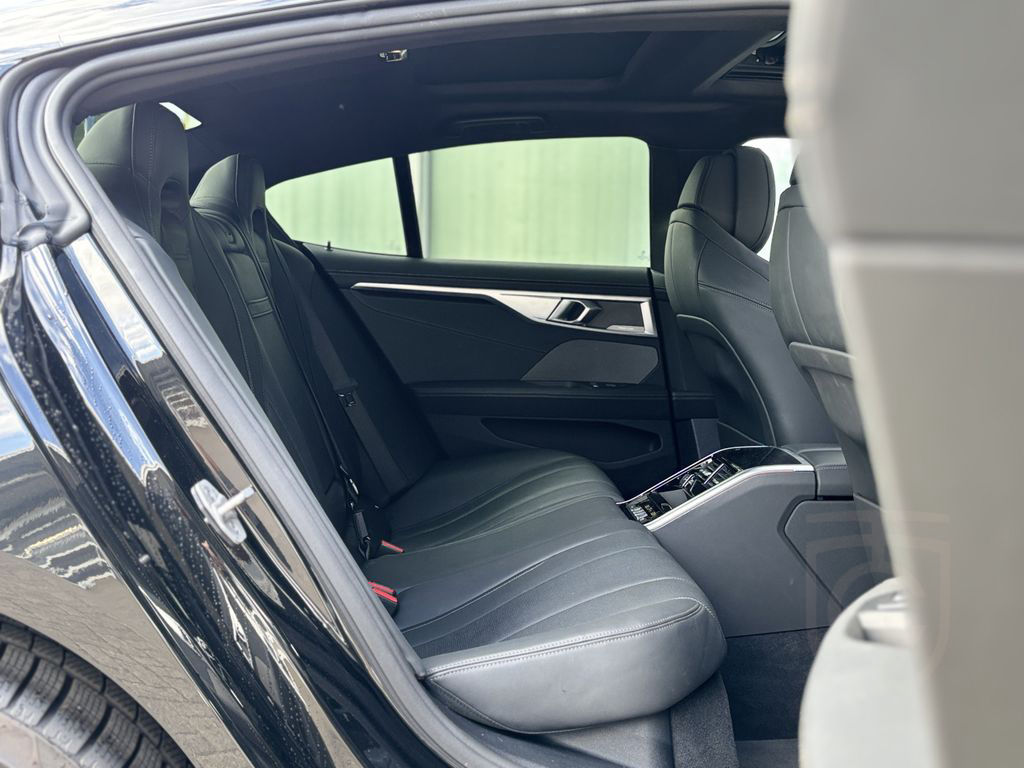 BMW M850 i xDrive PANO ACC LEDERVOLL!!1. Hd.