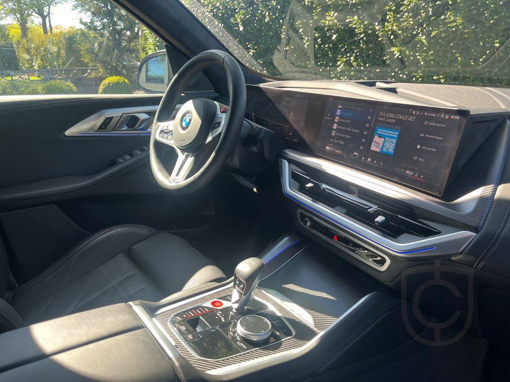 BMW XM Baureihe XM 50 e 23 Zoll Shadowl Sportabgas