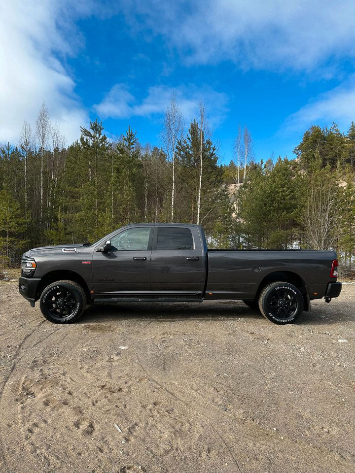Dodge RAM 3500 CREWCAB - 6.4L HEMI V8 -
