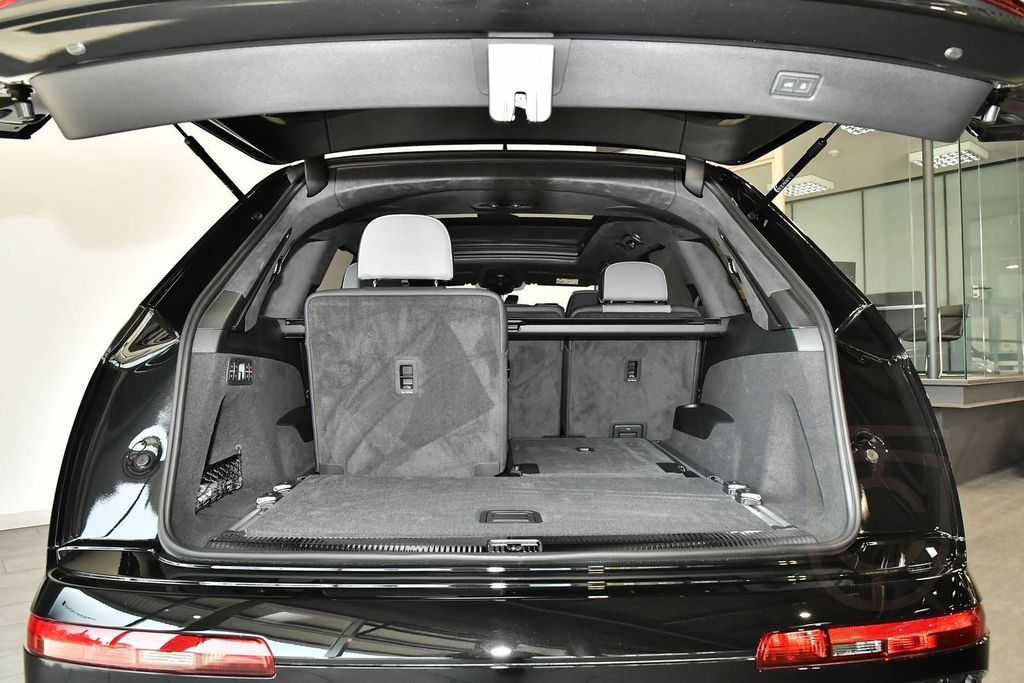 Audi SQ7 SUV TFSI 373(507) kW(PS) tiptronic