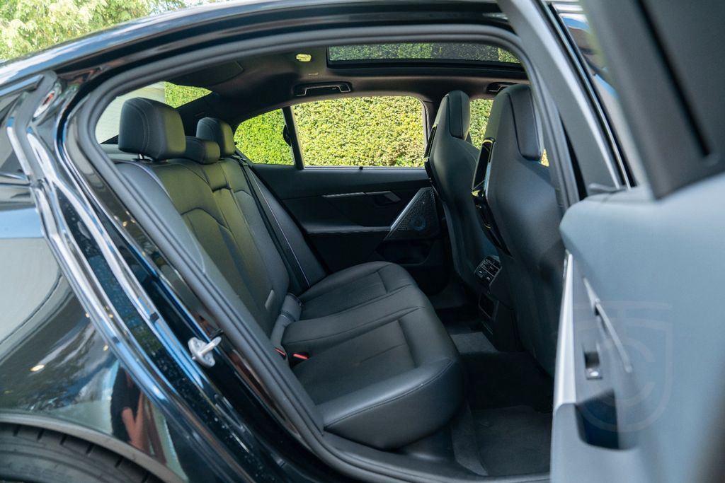 BMW M5 Limousine/ DRIVING PROF. / COMFORT PAKET/ B&W