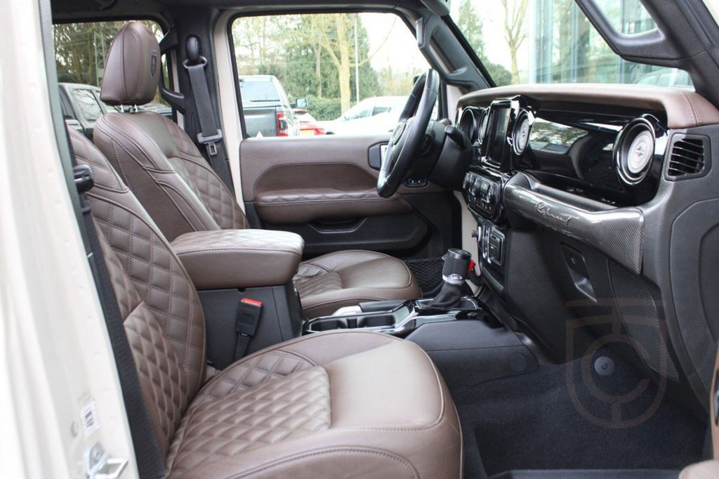 Jeep Wrangler BRUTE 4XE 380 PK SAHARA / Sky One Touch