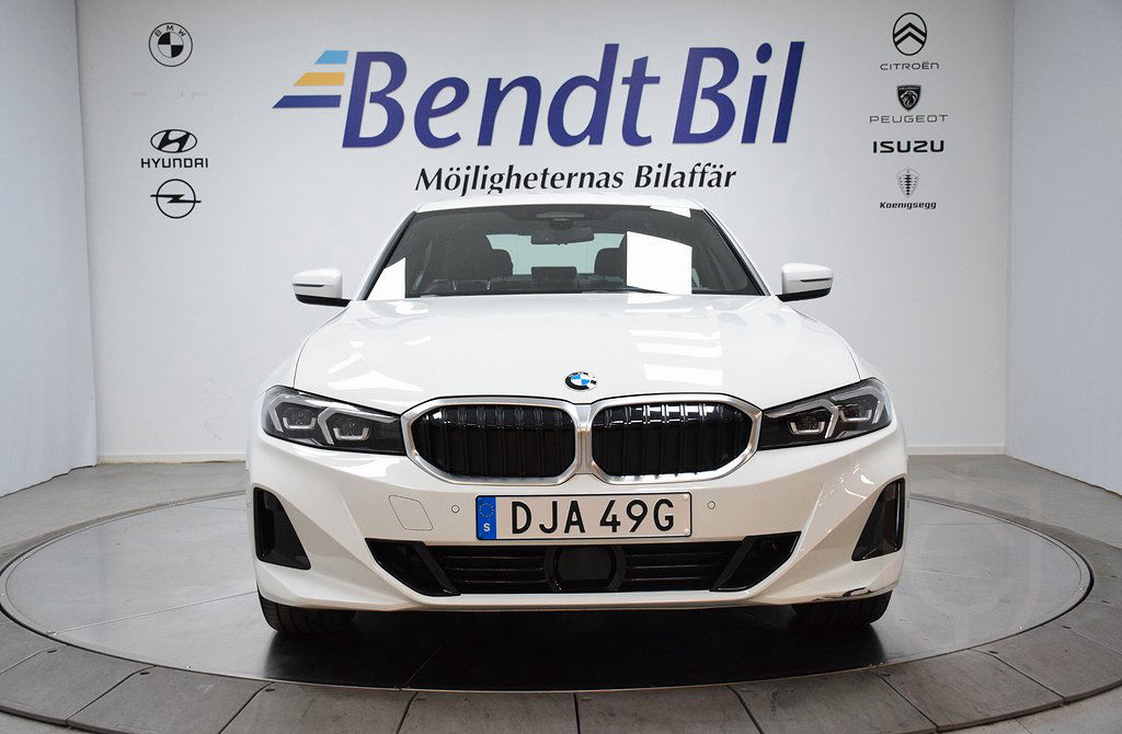 BMW 320i Sedan
