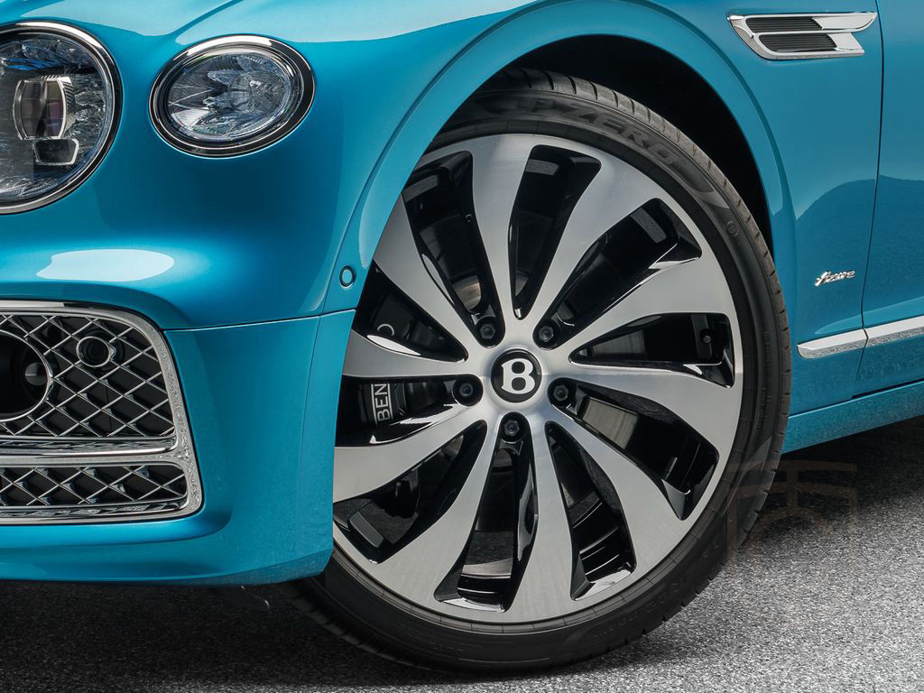 Bentley Flying Spur Azure Hybrid * MY24 * NAIM *