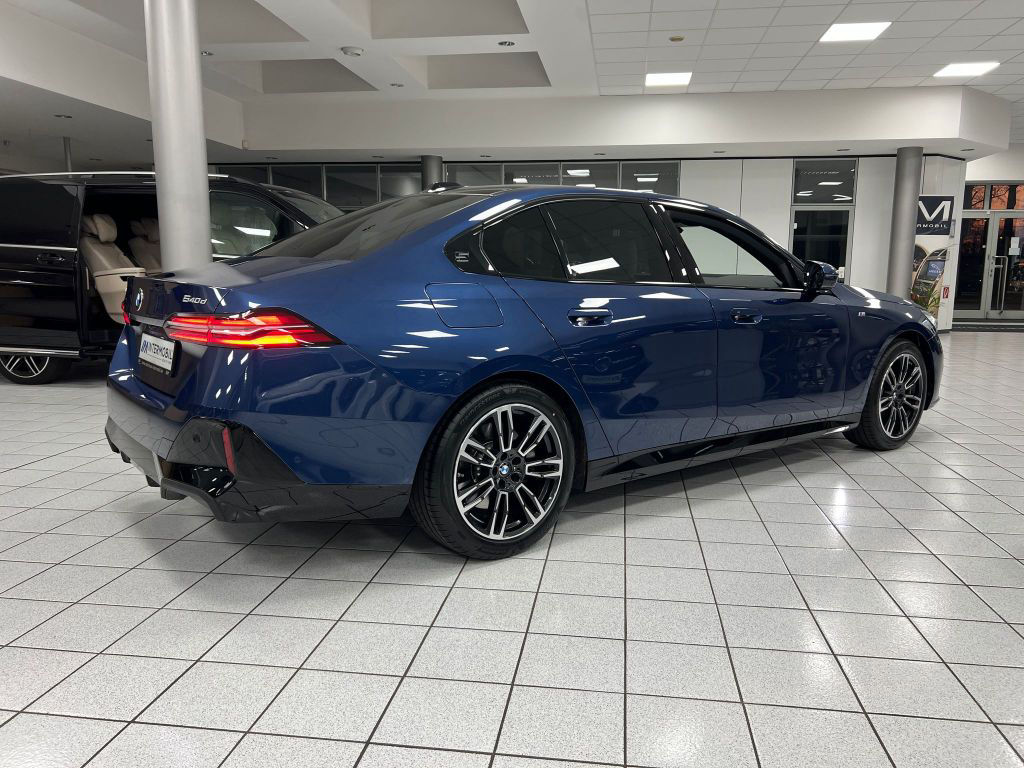 BMW 540 d xDrive M-Sport*HUD*PANO*B&W*KEYL*AHK*360°