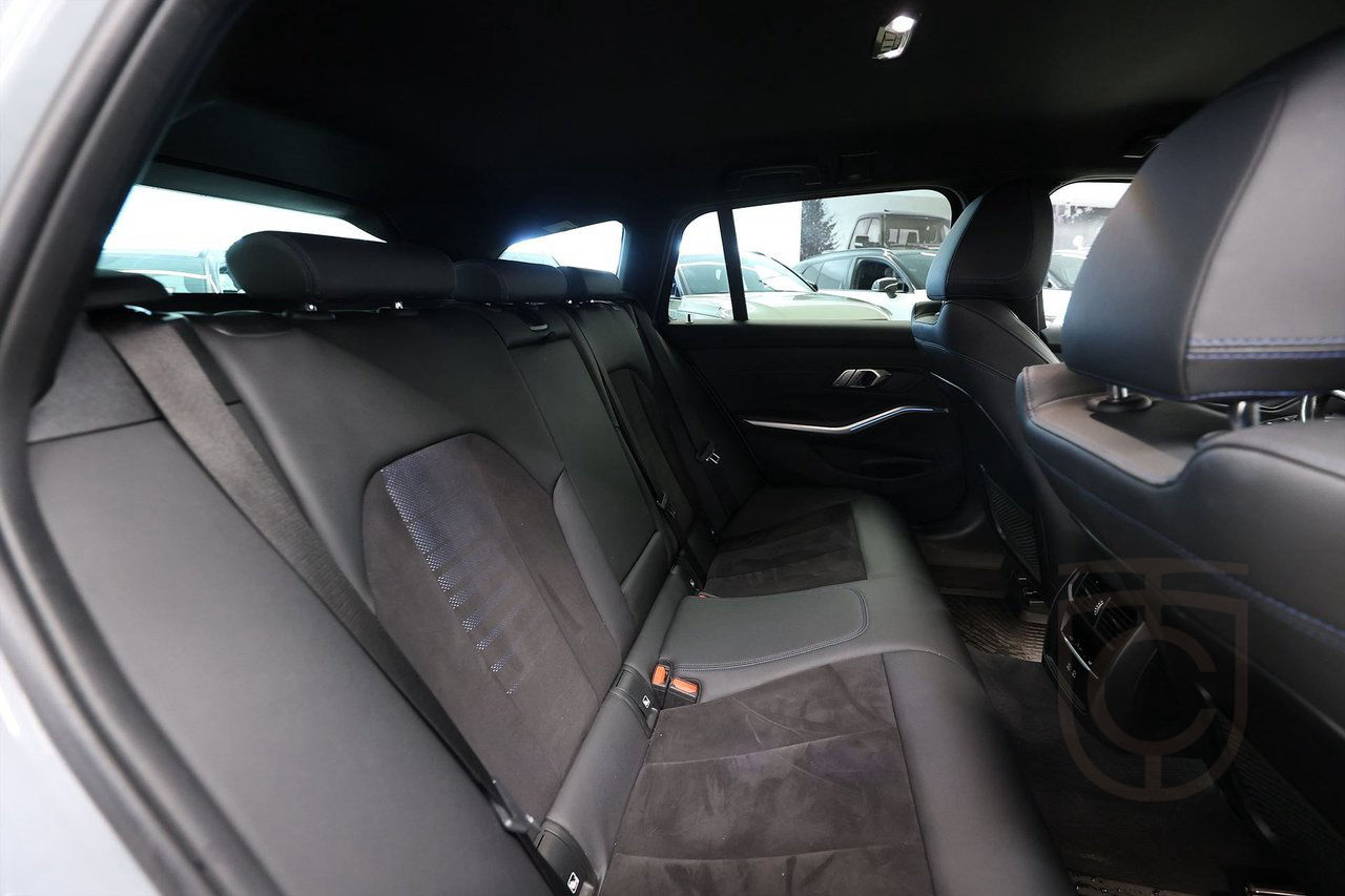 BMW 330e xDrive Touring M Sport Individual Shadow Line