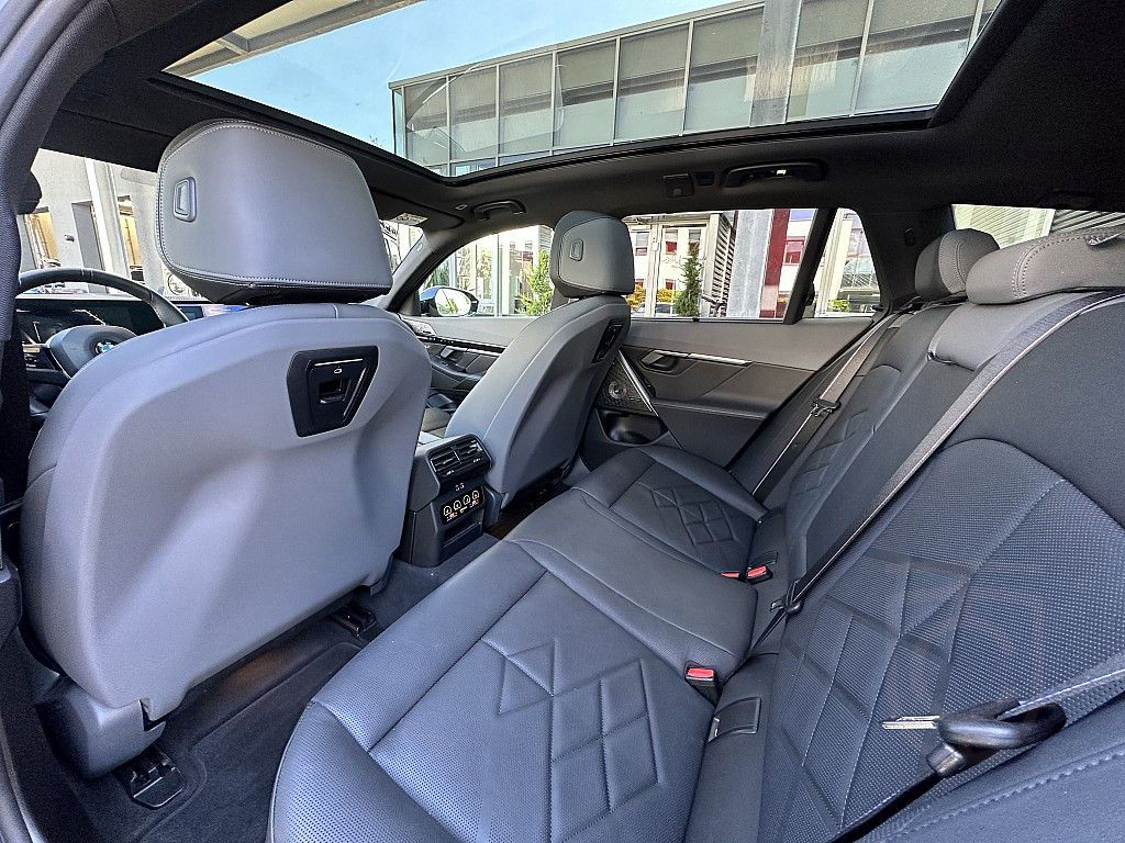 BMW 540d Touring xDrive M-Paket Aut. / AHK / Bowe...