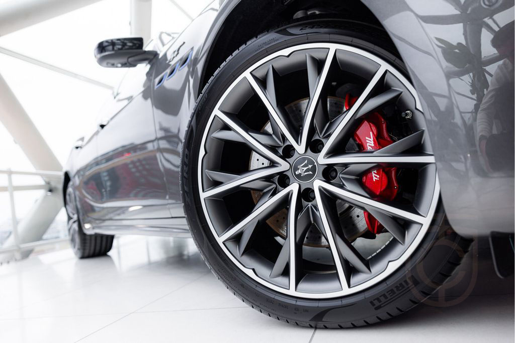Maserati Ghibli Hybrid GT Edizione Finale | Heated Front