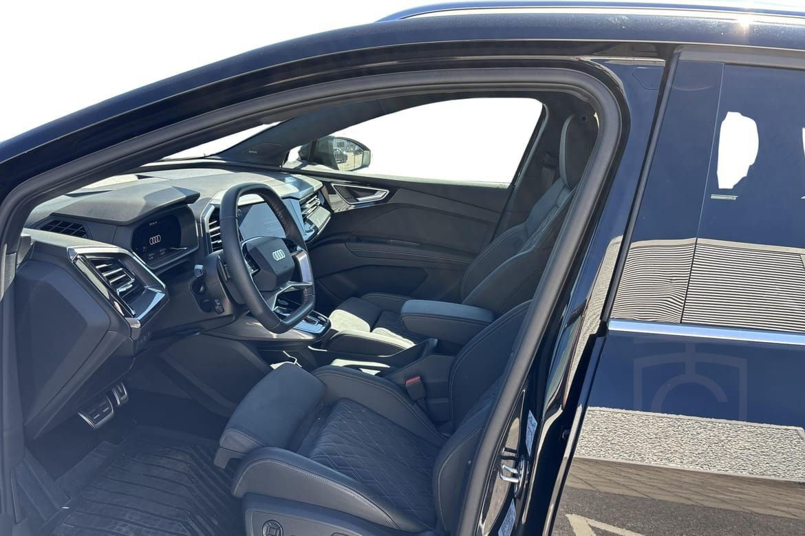 Audi Q4 45 e-tron quattro S-line Matrix