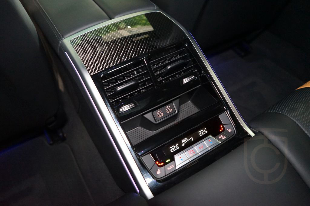 BMW M8 COMP*GC*xDRIVE*LASER*B&W*112.562€ NETTO