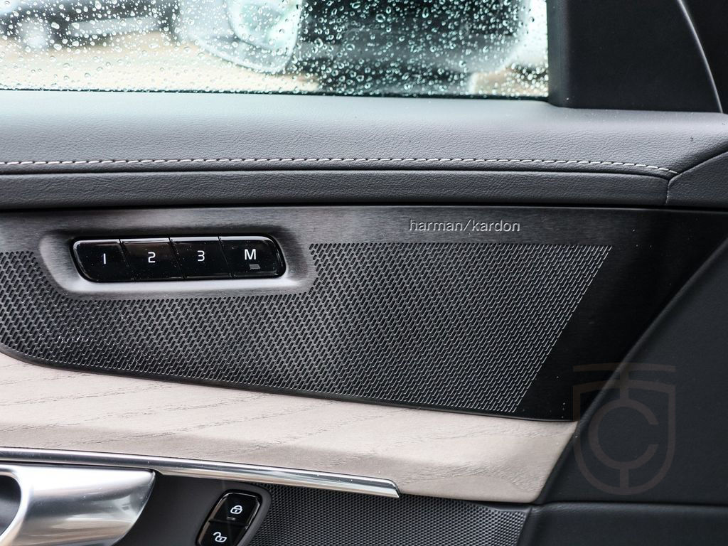 Volvo XC90 T8 AWD Ultra Dark Recharge Plug-In Hybrid