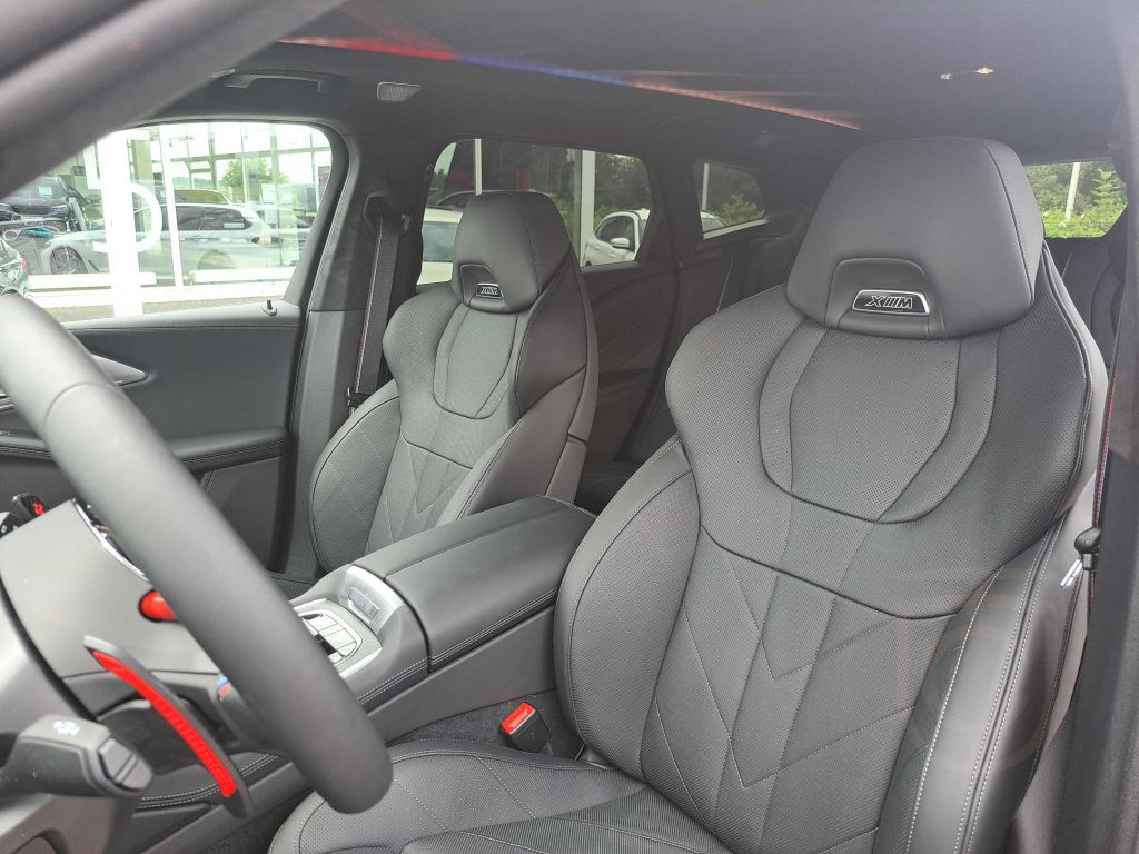 BMW XM M Drivers Gestiksteuerung B&W Surround DAB