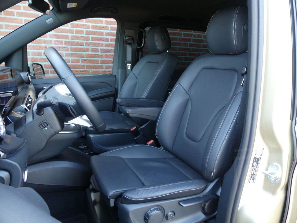 Mercedes-Benz EQV 300 L2 90 KWH AMG Line 7Persoons Leer/LED/Ca