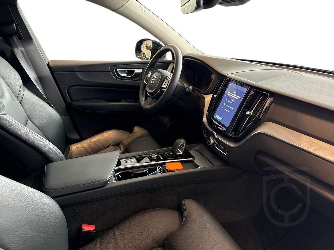 Volvo XC60 Recharge T6 Plus Dark Edition.