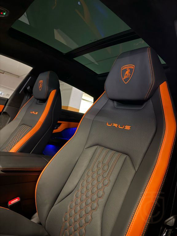 Lamborghini Urus S Pano 23" 3D B & O Carbon Style Massage