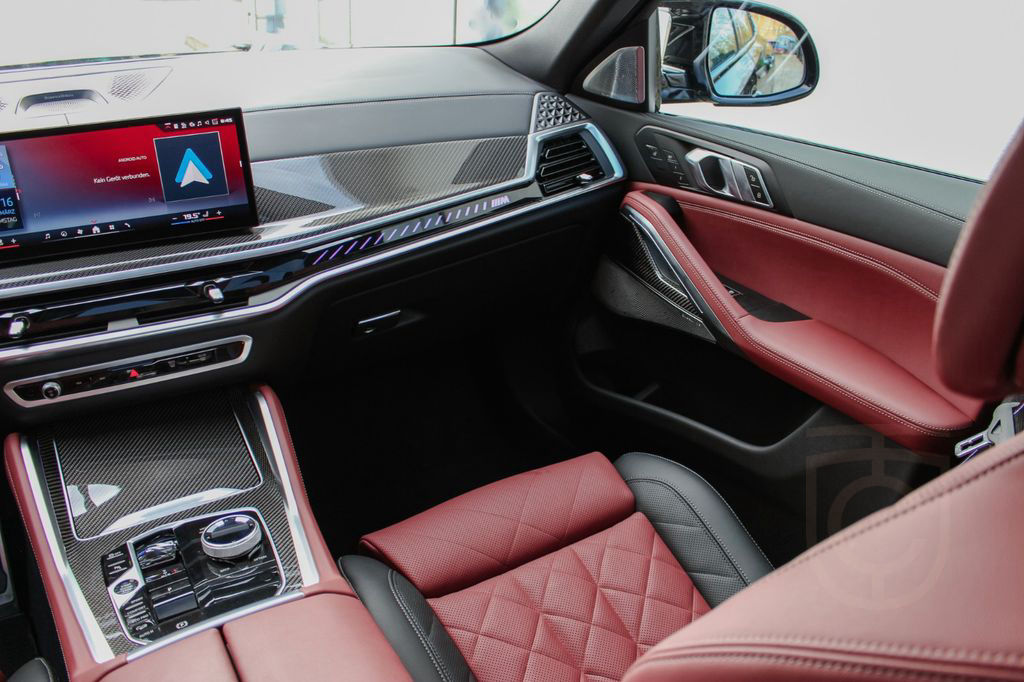 BMW X6 M60 i xDrive / STANDHEIZUNG / B&W / TRAVEL