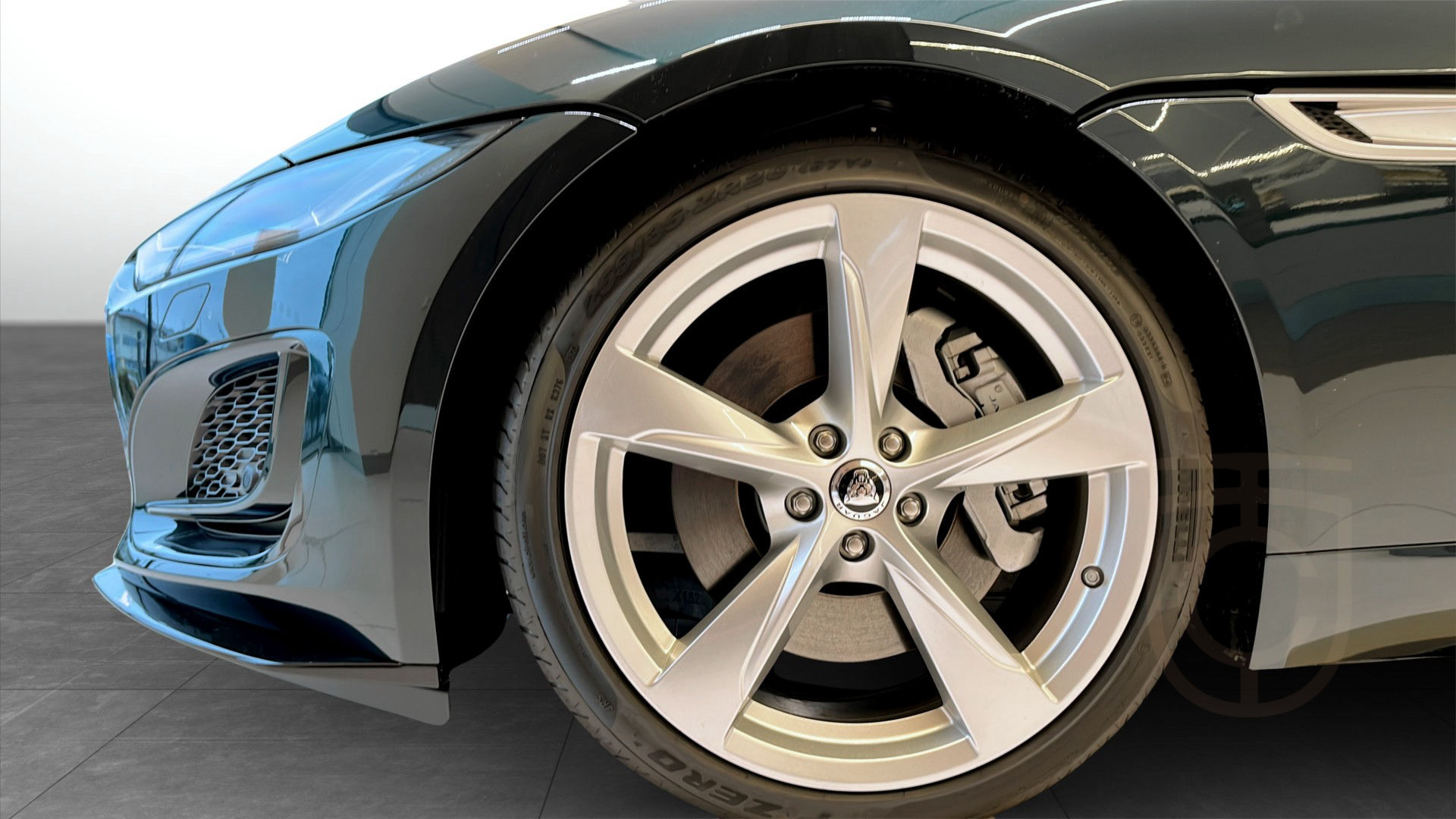 Jaguar F-Type P300