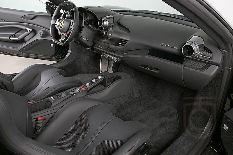 Ferrari F8 Spider Carbon Liftsystem BeifahrerDisplay