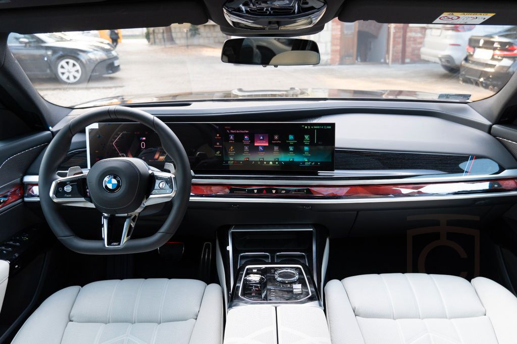 BMW 740d M SPORT.INDIVIDUAL.MASSAGE.SOFTCL.SKY.AHK